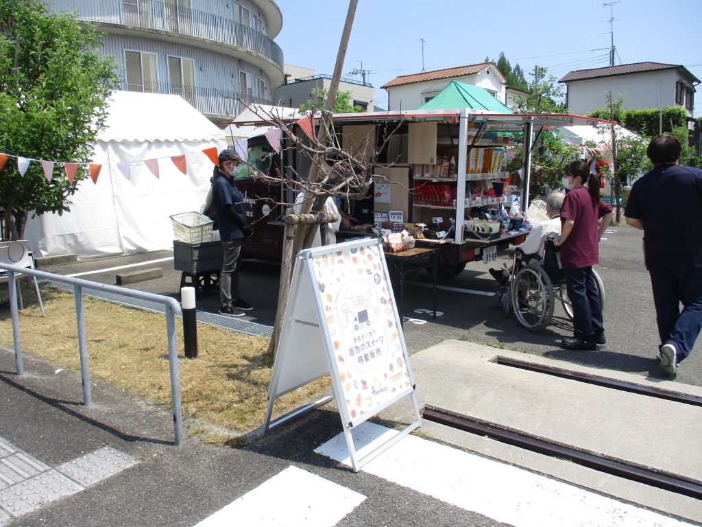 阪急百貨店の走るデパ地下さんの様子